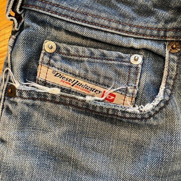 Diesel Jeans, Size: 33 (flat waist: 16”, rise: 9.5”, Inseam: 30”), 100% cotton, - Picture 6 of 7